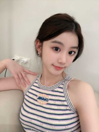 【上海】20来岁的清纯小妹有点内敛粉逼非常的嫩滑