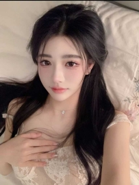 成都反差感很强烈的清纯女孩